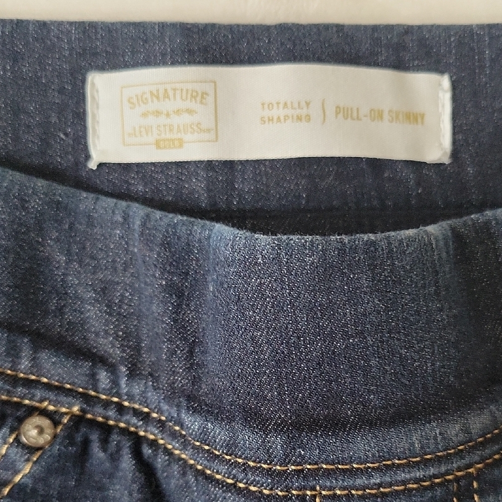 Levis Totally Shaping Pull On Skinny Women's Dark Blue Jeans - Picture 4 of 8